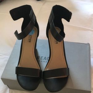 Kenneth Cole Reaction Black wedge heel sandals
